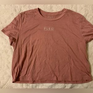 Medium. Light pink/salmon Brand: Fleo short sleeve tee